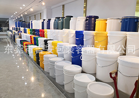 日本18禁巨屌吉安容器一楼涂料桶、机油桶展区